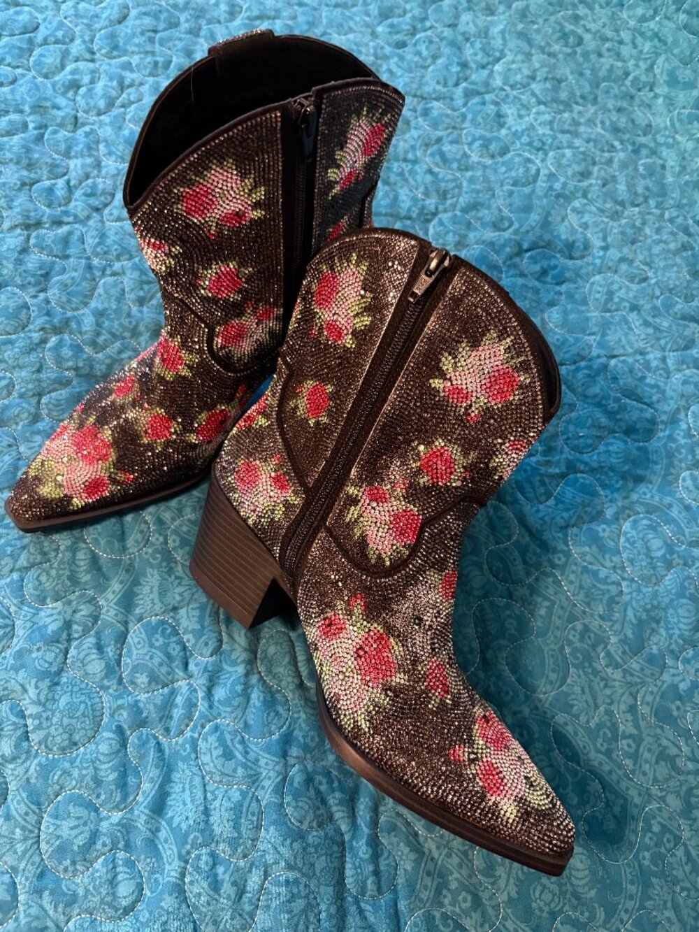 Wild Pair Black Lacey Floral Bling Women's Booties Size 8. NWOT